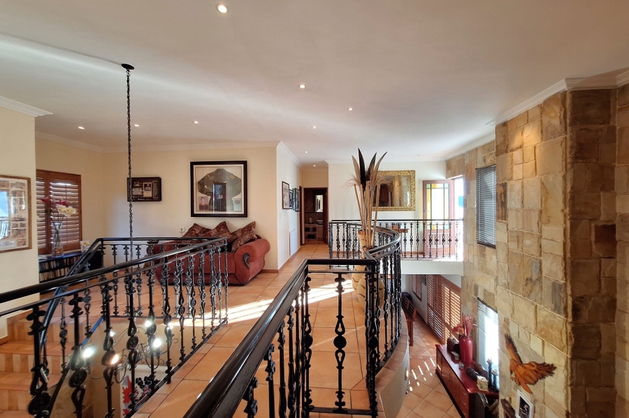 5 Bedroom Property for Sale in Golden Mile Western Cape